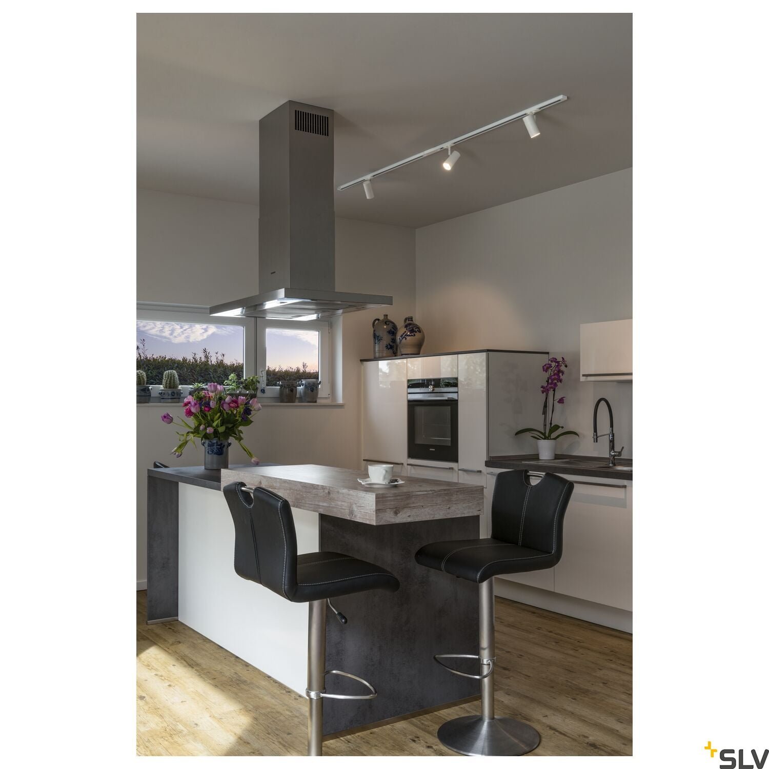 NOBLO SPOT, zwei Schienen je 1m, einem Einspeiser sowie einem Längsverbinder 4