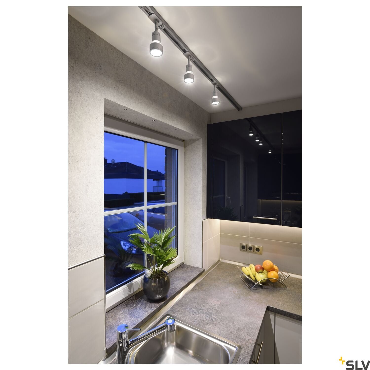 PURI TRACK, Spot, QPAR51, silbergrau, max. 50W, inkl. 1Phasen-Adapter 5